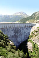 Le barrage de Tignes, avec le Géant de Tignes