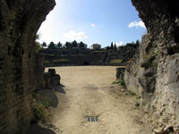 L'amphithéâtre à Saintes : entrée des gladiateurs