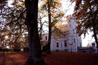 Le château de Teignères aux couleurs automnales