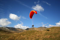 Parapente au-dessus du col de Roselend