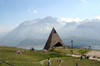 Chapelle au lac du Mont-Cenis