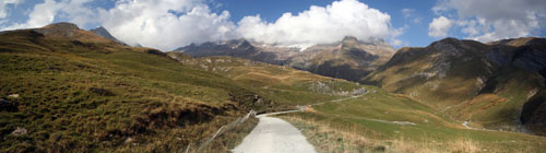 Panoramique sur la montée dans la vallée des Glaciers